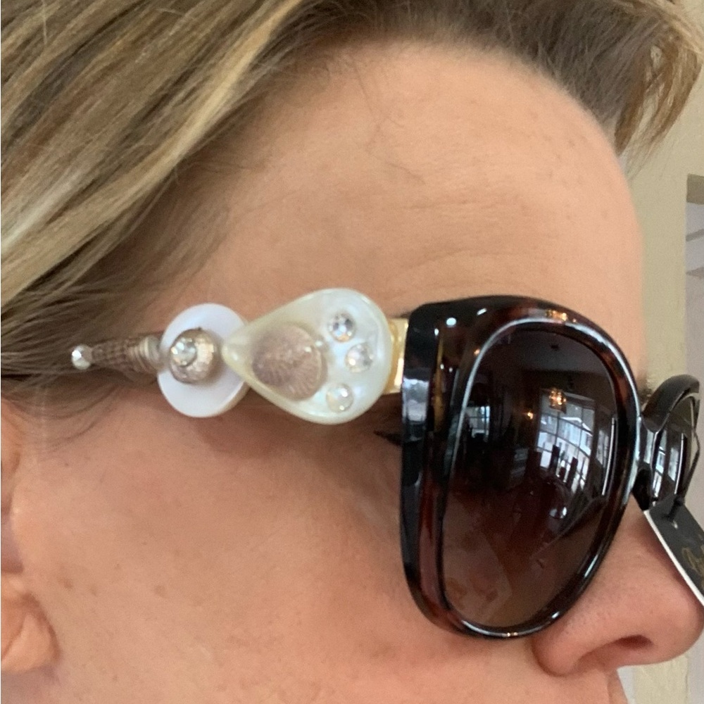 Wide frame sunglasses NWT custom embellished